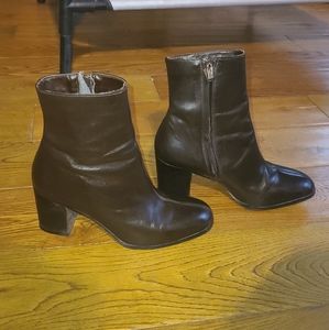 Che Bella Brown Ankle Boots, Brown, Size 6 M